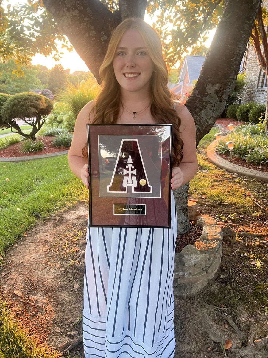 PeytonMardian's tweet photo. (Check comments) 

Banquet Recap!! 🚀🥎

I earned my certificates for playing both JV and Varsity this season. I also earned a certificate for First Team All State from KHSAA for maintaining a GPA of 3.75 or higher while playing a Varsity sport. I even received my Varsity Letter. https://t.co/Gdsxe7R5R2