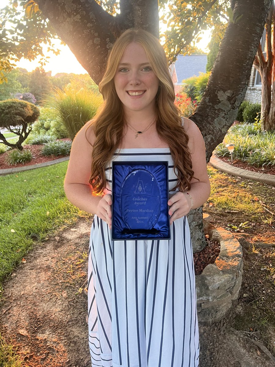 PeytonMardian's tweet photo. (Check comments) 

Banquet Recap!! 🚀🥎

I earned my certificates for playing both JV and Varsity this season. I also earned a certificate for First Team All State from KHSAA for maintaining a GPA of 3.75 or higher while playing a Varsity sport. I even received my Varsity Letter. https://t.co/Gdsxe7R5R2