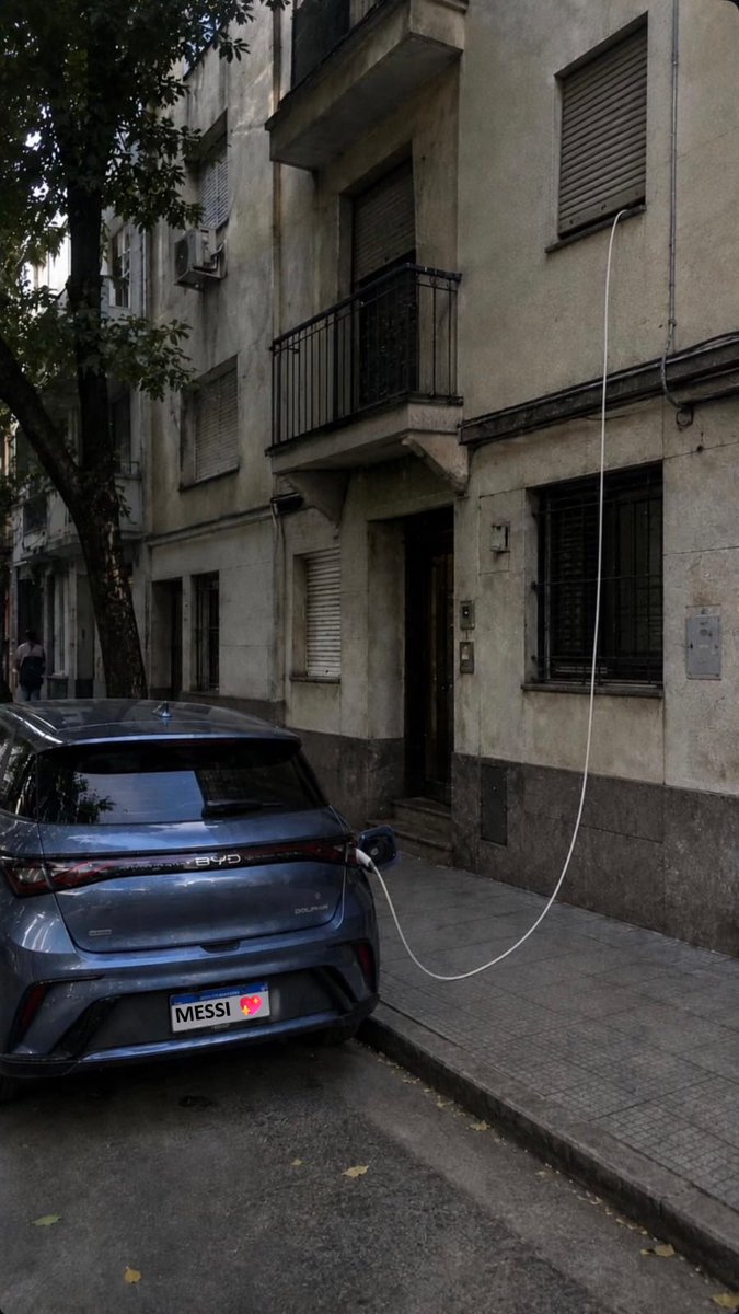 peterciank's tweet photo. Hoy un amigo me mando esta foto e imagine, Argentina es mas que esta genialidad... La historia podria continuar asi 😂 https://t.co/KCh9SzwKZb