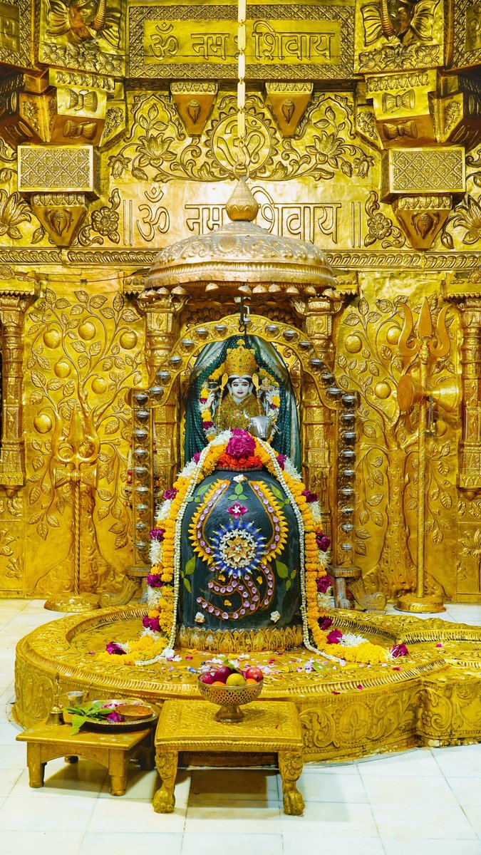 Somnath_Temple's tweet photo. श्री सोमनाथ महादेव मंदिर,
प्रथम ज्योतिर्लिंग - गुजरात (सौराष्ट्र) 
दिनांक: 05 अगस्त 2026, आषाढ़ कृष्ण सप्तमी - बुधवार
प्रातः श्रृंगार
082610340
#somnath #mahadev #shivji
#bhakti #somnathlivedarshan #somnathtemple #JaiSomnath #SomnathSwabhimaanParv

Whatsapp Channel Daily Darshan https://t.co/sndKP0fuKq