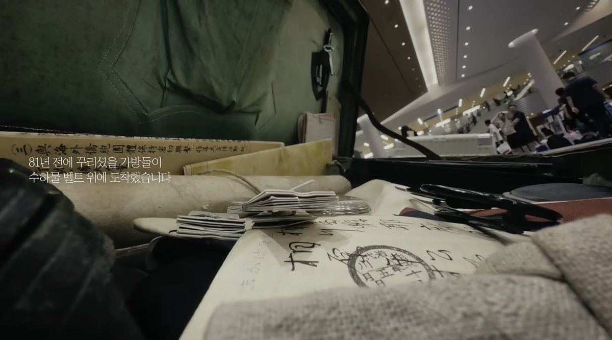 yellowknife000's tweet photo. 착한기업을 넘어선 애국기업 빙그레와 외교부가 발급한 대한의 가장 빛나는 여권.
독립운동 하다 고국의 땅을 밟지 못하고 해외에서 돌아가신 독립운동가 서른분의 여권을 만들어 후손에게 전달.

81년 전에 꾸리셨을 가방들이 수화물 벨트에 도착하고,
독립운동가들의 후손이 고국땅을 밟아 여권을 전달 받으시는 감동적인 모습.
이 여권으로 편안하게 고국으로 모시겠습니다.

빙그레여 영원하라.!!!💙👍

https://t.co/Y4Yv13RwaD