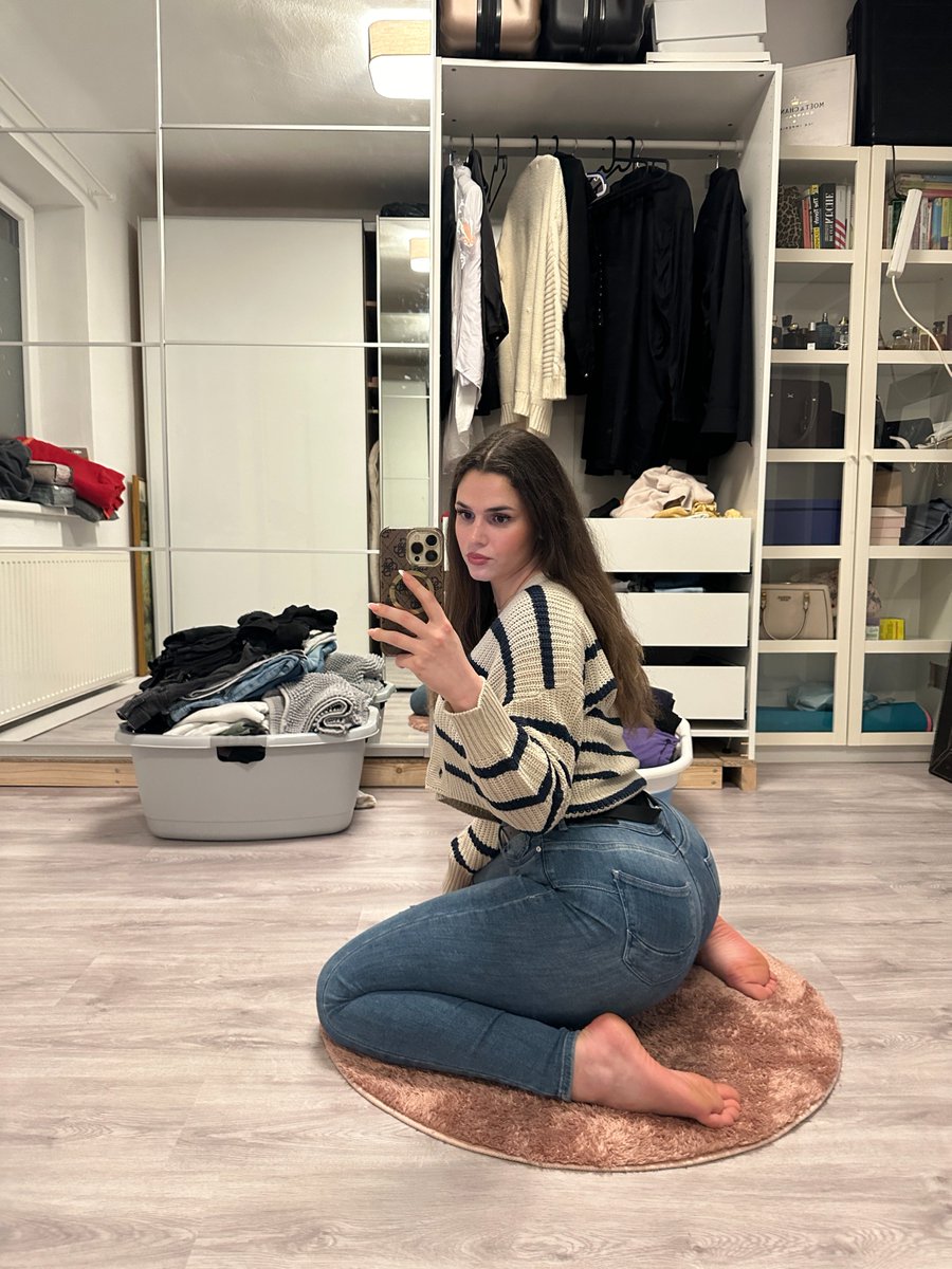 realemmaaven's tweet photo. ootd! https://t.co/GmBOV3TtZh