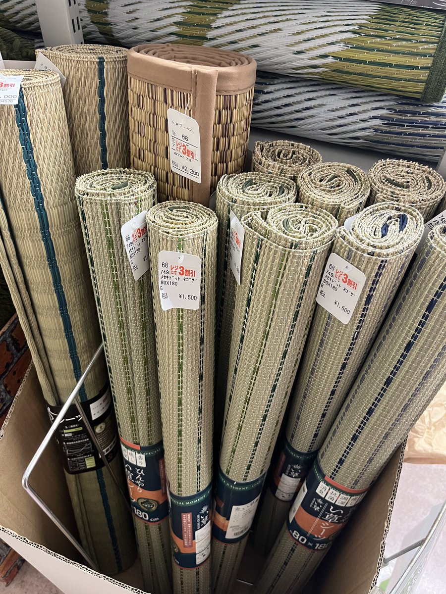 platoki's tweet photo. リビング売場も夏物売り尽くし！
麻 綿 真わた(絹)素材の 肌掛け 敷パッドなど夏物寝具や…
竹 い草 接触冷感素材の ラグやクッションなどのインテリア製品まで、夏物のほとんどが割引になりました。
まだまだ暑い日(✘ω✘ა)💦が続きます。
今すぐ使える夏物がお買得！リビング売場へお越しください。 https://t.co/A6D1G0VslG
