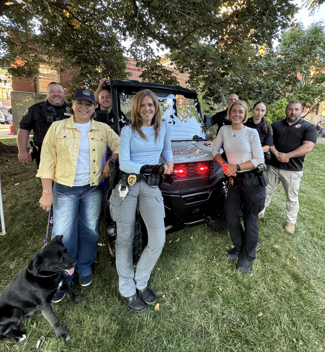 RepGaydos's tweet photo. A beautiful night tonight for National Night Out, an annual community-building campaign that promotes police-community partnerships, neighborhood camaraderie, and safer neighborhoods. Thank you @SewickleyBoro https://t.co/4O8SnjyUAk