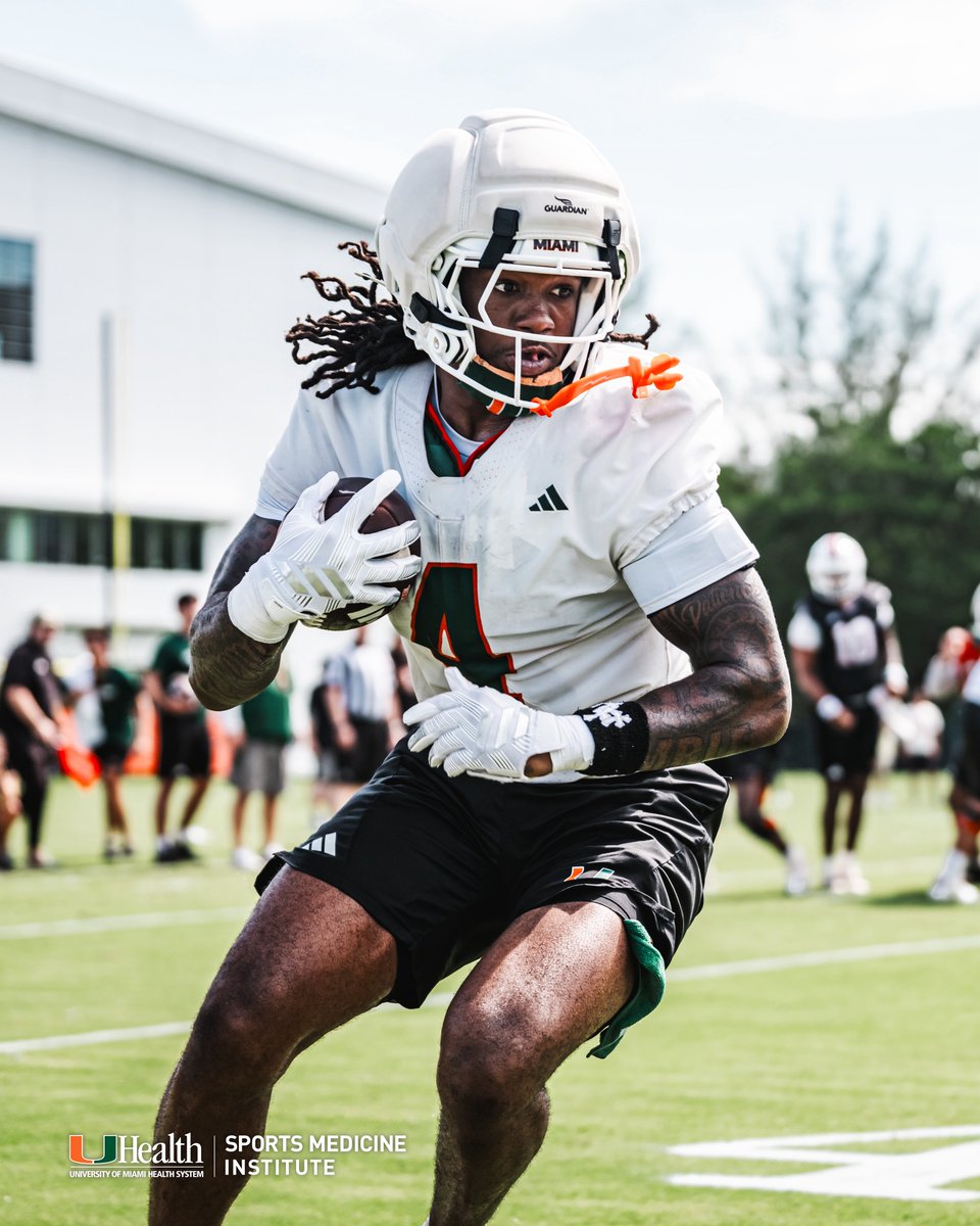 CanesFootball's tweet photo. Competitive reps on day one ✅

Ready to get back to work tomorrow 💪 https://t.co/WsOooEn7jD