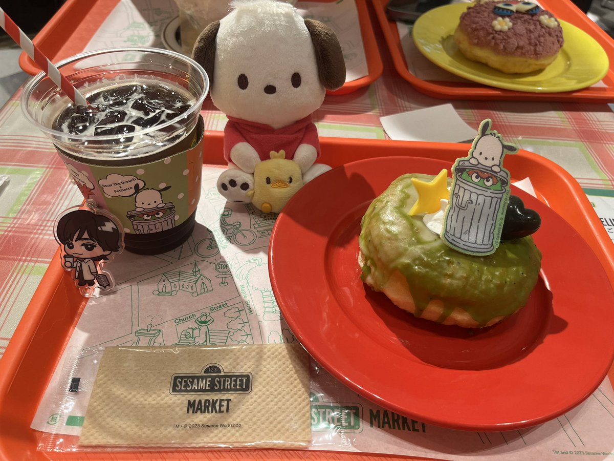 shigure0419's tweet photo. 朝ごはんにセサミとサンリオコラボのドーナツ🍩🍵
#with推しぬい
#SnowHappyMemory https://t.co/a3lhxF1KyH