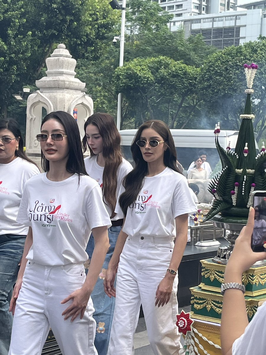 aki_1312_'s tweet photo. 🥹🥹🥹🌻🌷

UNDER HER RULES BLESSING
#บวงสรวงใต้เงาจันทรา
#อุ้มทวีพร #Aoomtwp https://t.co/qGy86Oa9O0