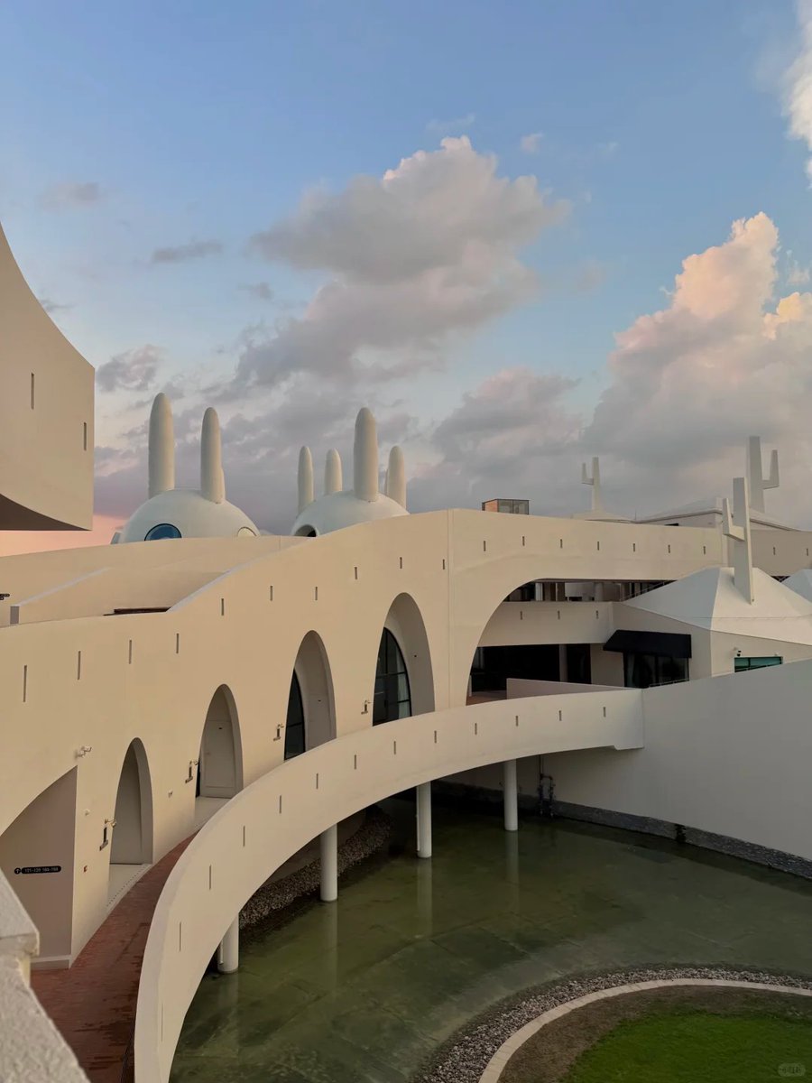 visit_wuhan's tweet photo. πHannan Blue Island charms with a whimsical rabbit castle nestled among flower fields and winding country paths. A fairy-tale hideaway in Wuhan's countryside, perfect for dreamers of all ages.π°
#Wuhan #HannanBlueIsland #RabbitCastle #FairyTale #CountrysideEscape https://t.co/VXtYsDM7xa