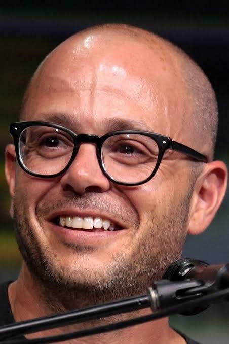 mukut's tweet photo. @Aris_Utensil Dunno, gives me damon lindelof https://t.co/6FWOd0zCUE
