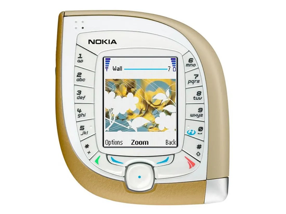 IDbenchwarmers's tweet photo. Kalau dulu pernah merasakan era kejayaan Nokia di pasar handphone dunia, pasti udah nggak kaget dengan desain-desain handphone unik.

Selain admin, ada yang pernah merasakan era tersebut? https://t.co/w62ygQIAKL