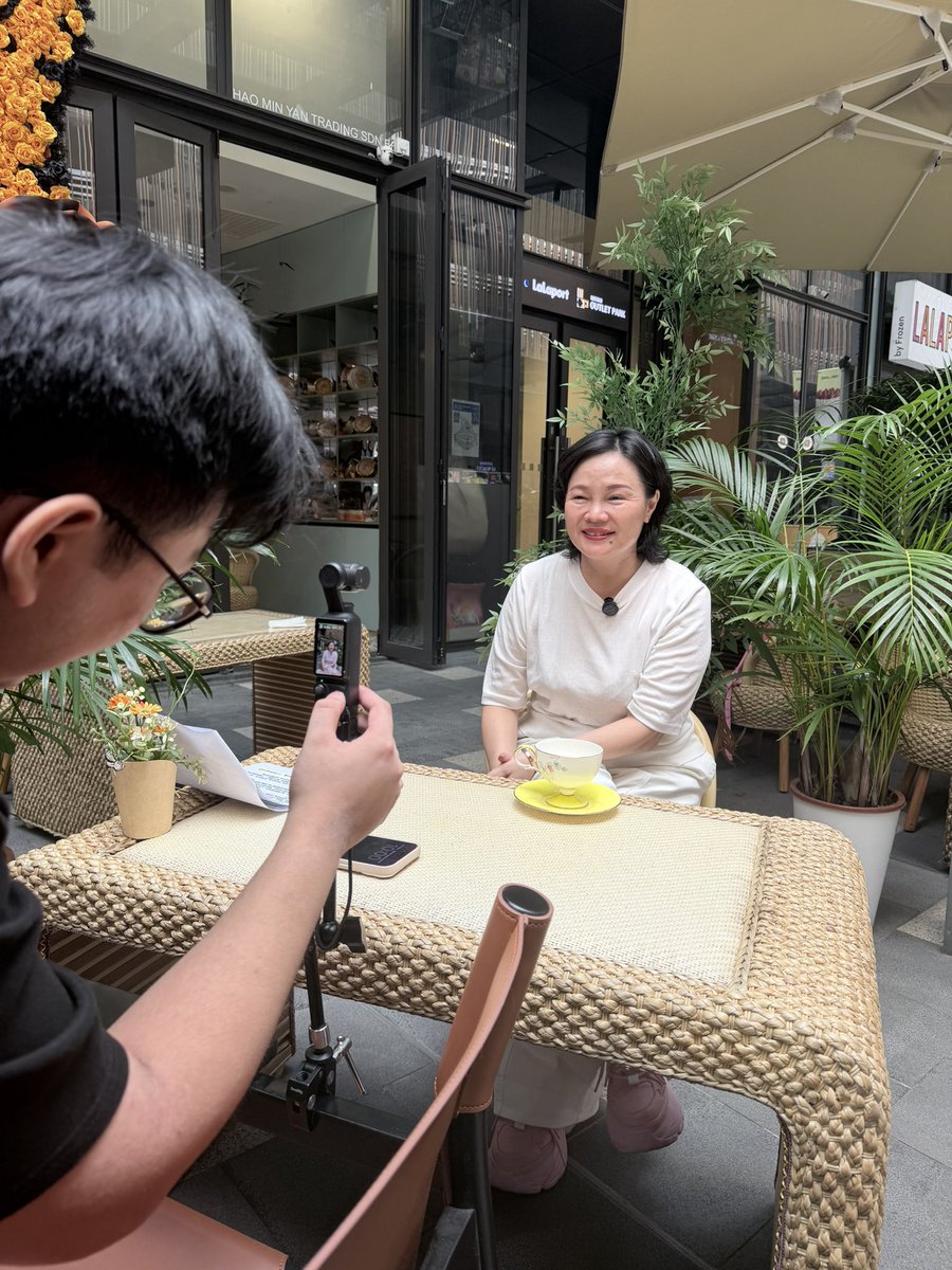 Leadifylab's tweet photo. 99%的人都不明白到底什么是IP？网红=IP？

IP洞穿了市场和人性的欲望，安抚了情绪的迷茫，加强了自我肯定，给出了方向

IP=Leader，Leadify让Leader被世界所看见、所听见、所信任….

在吉隆坡50多岁的彭姐，做高端房产的全链路，从购房、出租、变现，客户买房只是起点，也开始找Leadify做IP https://t.co/qE1RtG2EAX
