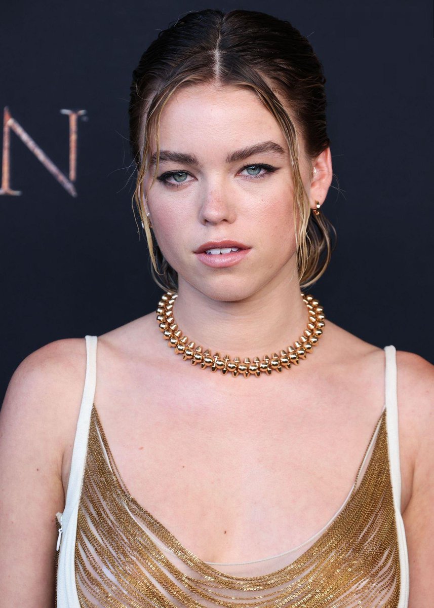 Bollywoodrule's tweet photo. Milly Alcock stuns for the Los Angeles World Premiere of 'House of the Dragon ' https://t.co/mkjt1JEAfb