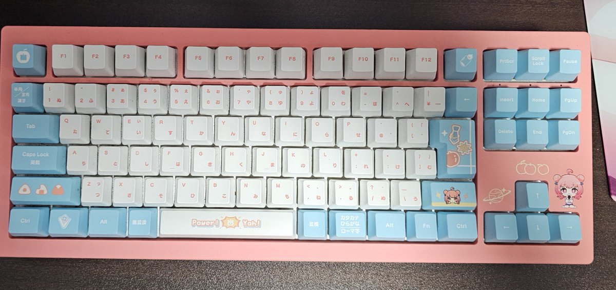 siamhead's tweet photo. キーボードのお掃除とキーキャップ交換をした！！
るーなさんにいただいたやつと付属のやつ着けた！！ｻｲｺｳ! https://t.co/N9g297ZfaA