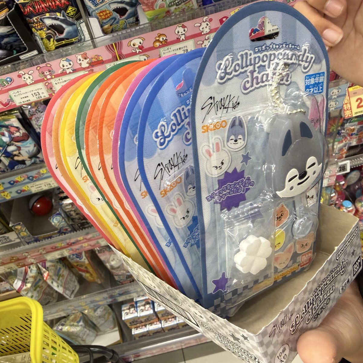 02_mii_29's tweet photo. 全員いた😳🤍

skzooロリポップキャンディチャーム https://t.co/eEa1in0A1s