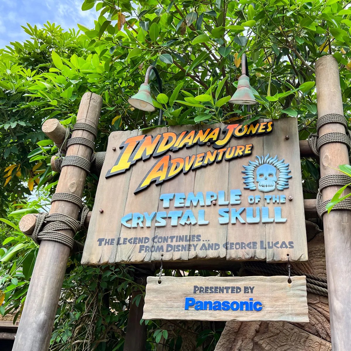 MezzoMikiD's tweet photo. 東京ディズニーシー
「インディ・ジョーンズ・アドベンチャー：クリスタルスカルの魔宮」
大規模点検と改装を経て、
2026年11月30日より運営再開されることが発表されました。
改装に伴いプロジェクションマッピングによる効果と新たなオーディオが追加となっています☆ https://t.co/nXYR53M5Zc