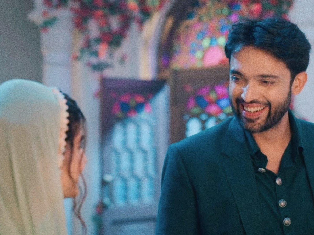 Parvika_SHKH26's tweet photo. Yeh banda hasta hua Kitna pyaara lagta hai 😭💕 #ParthSamthaan 🧿
.
.
abb kon maarne wala hai? Iykyk🤧 kaand hone ko hai 🫣 #SeherHoneKoHai https://t.co/MORCzT2Swj