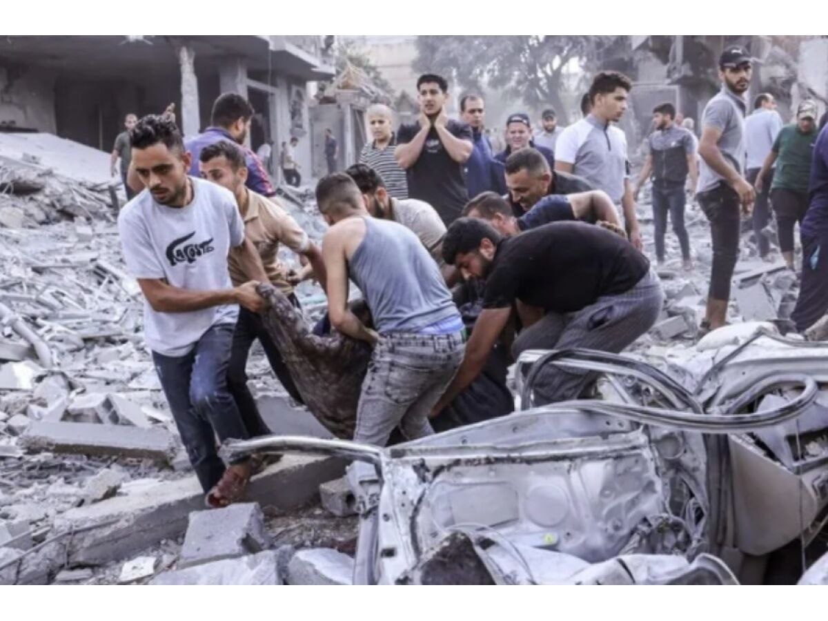 ME_Observer_'s tweet photo. ⚡️🚨 Palestinian Ministry of Health: More than 9,000 bodies remain under rubble in Gaza and have not been buried. (Palestinian Ministry of Health via IRIB News) https://t.co/7rBtLp1N90