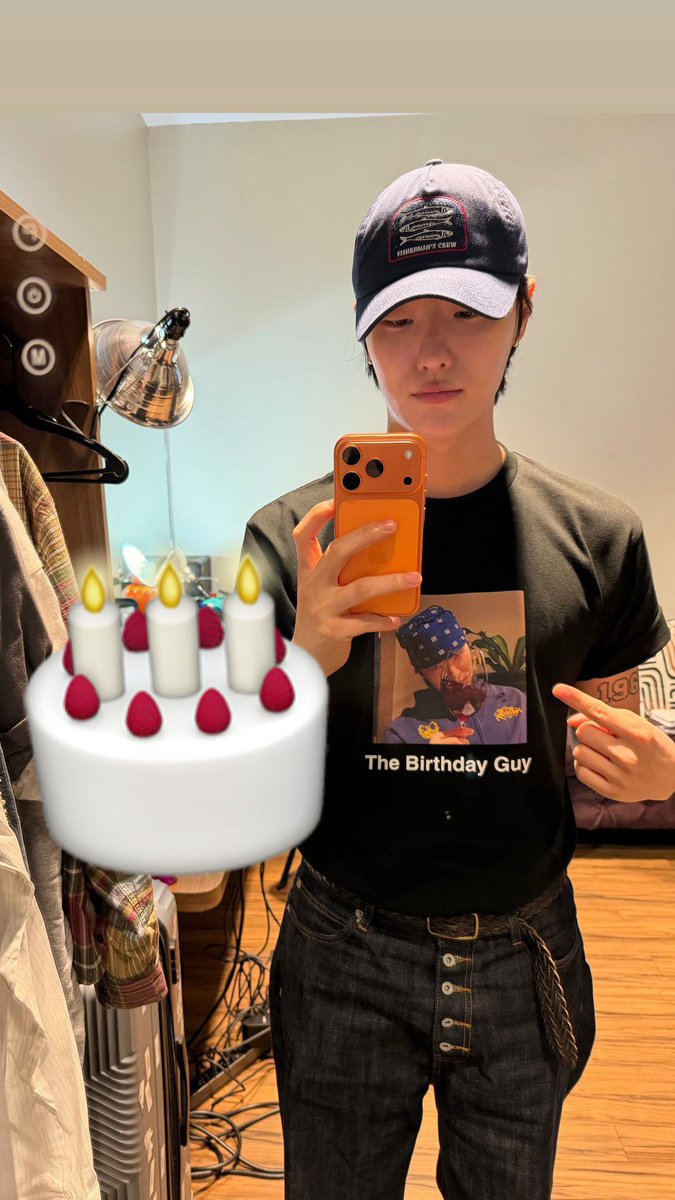 chowoodzfan's tweet photo. 승연이껀 the birthday guy고 밴드+양무즈 티셔츠는 It's woodz's birthday! 임 ㅜㅜ 깜짝 이벤트라 좋았대여 https://t.co/bLZubabbfo