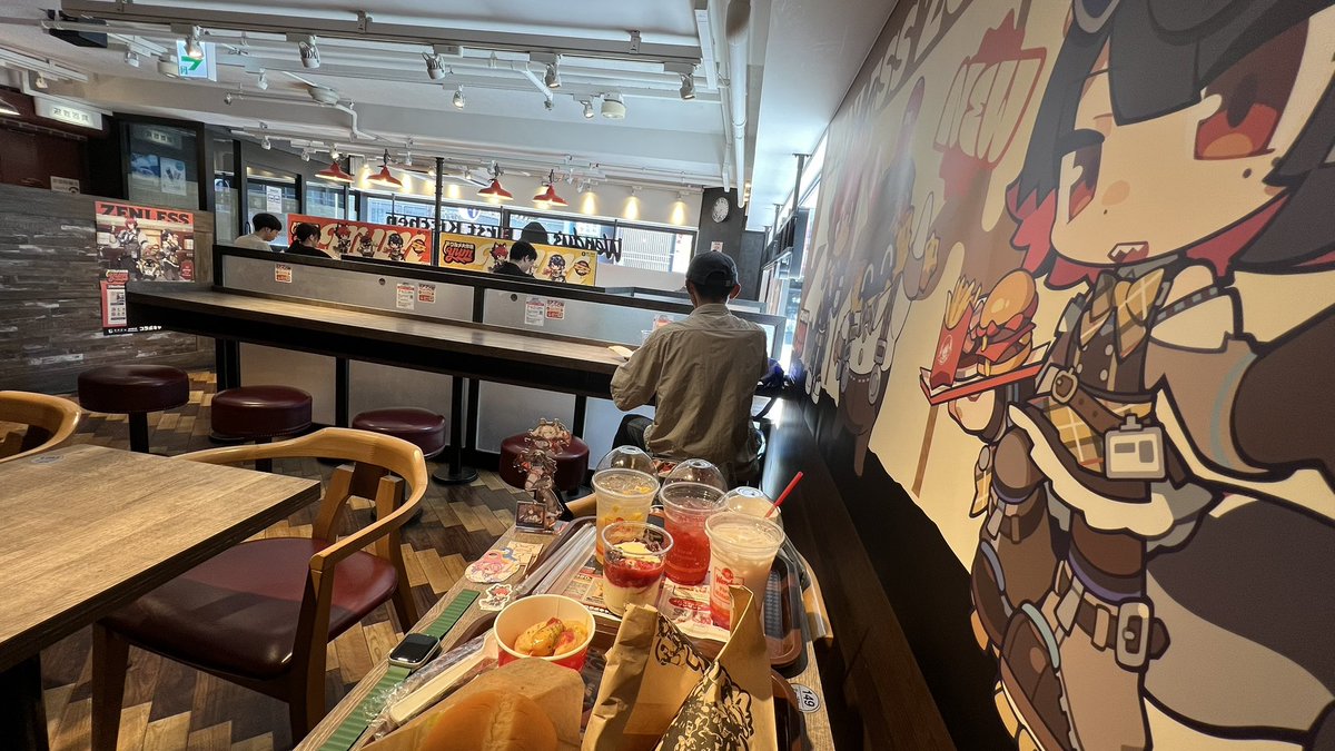 SERN08771253's tweet photo. 🍟 #ゼンゼロxウェンディーズコラボ🍔
今年のグルメ大作戦は🏳️店舗へ！
炎天下のもと長蛇の列を越えて店内装飾とエレン、真斗の放送に浸りつつモエチャッカファイアで〆！🔥
最高ぉぉぉ(*｀ω´)bもう住みたいンナ

#ゼンゼロ https://t.co/P3c90R6f3r