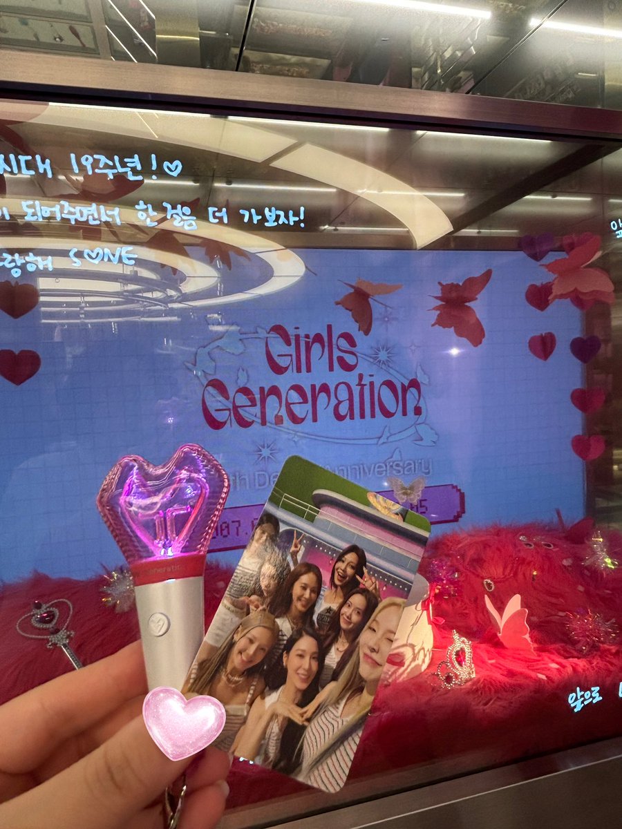 diva801_gg4eva's tweet photo. 🫶🏻

#KWANGYA_SEOUL
#GirlsGeneration_19th_Anniversary https://t.co/aWJYfZDAp1