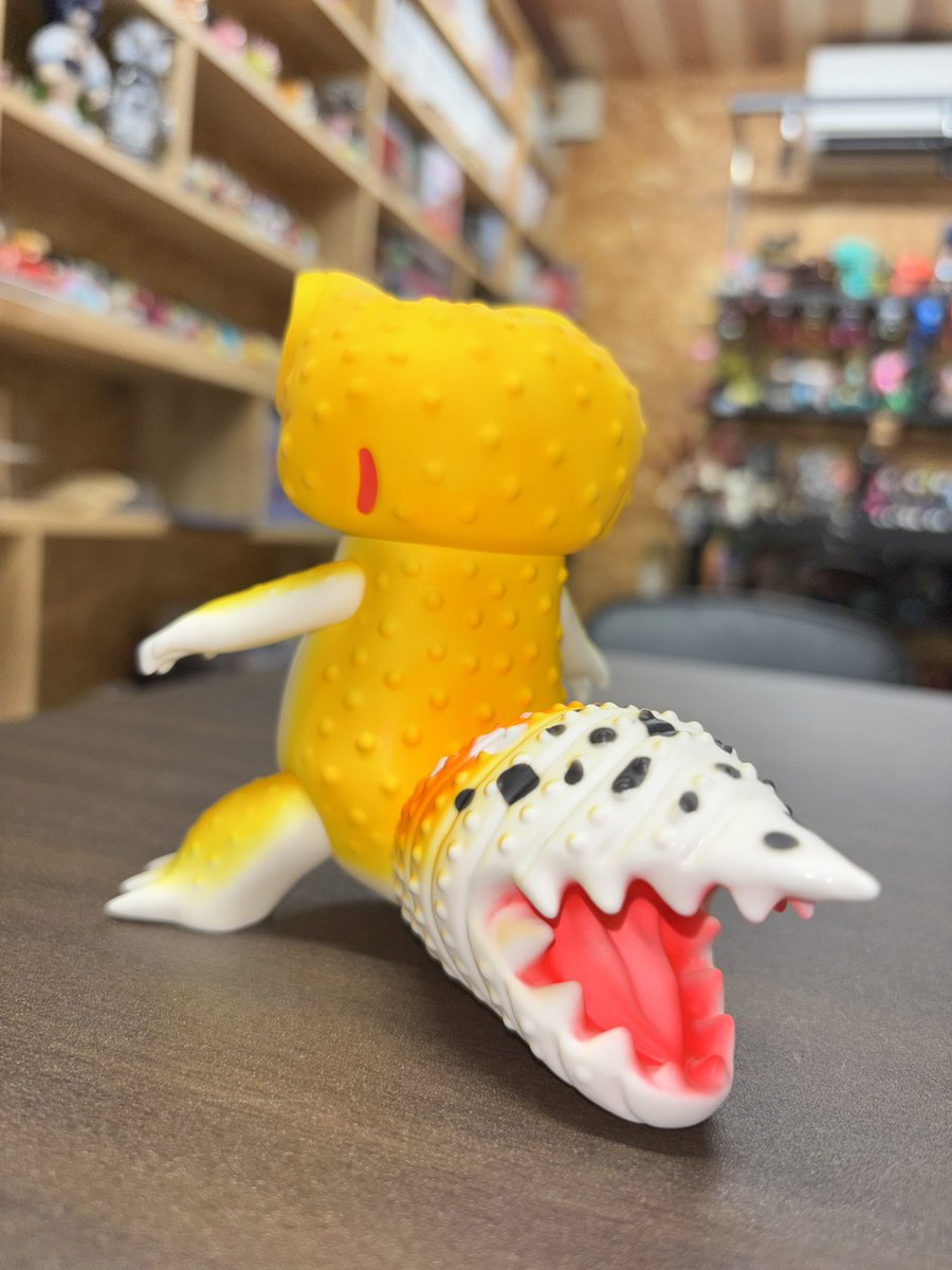 yu_kidenki_alba's tweet photo. alba 今日は12:00 Openです🦎✨

ペインターネット様　@toshihikoito 
発表されてからずっと可愛いと思ってた「レオガロン」をネット販売が始まってすぐに購入させていただきました✨
顔は可愛いのにしっぽがいかつい❗️
とっても可愛い💕

合わせてalbaにも入荷いたしましたので、爬虫類好きの方も是非見に来てください！！
本日からの発売になります🦖

#alba
#香川県の猫雑貨屋
#香川県のソフビ屋
#店主は電気屋さん
#化猫発電所