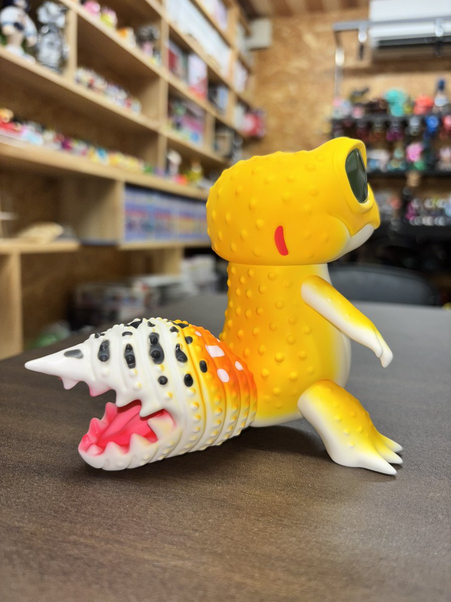 yu_kidenki_alba's tweet photo. alba 今日は12:00 Openです🦎✨

ペインターネット様　@toshihikoito 
発表されてからずっと可愛いと思ってた「レオガロン」をネット販売が始まってすぐに購入させていただきました✨
顔は可愛いのにしっぽがいかつい❗️
とっても可愛い💕

合わせてalbaにも入荷いたしましたので、爬虫類好きの方も是非見に来てください！！
本日からの発売になります🦖

#alba
#香川県の猫雑貨屋
#香川県のソフビ屋
#店主は電気屋さん
#化猫発電所