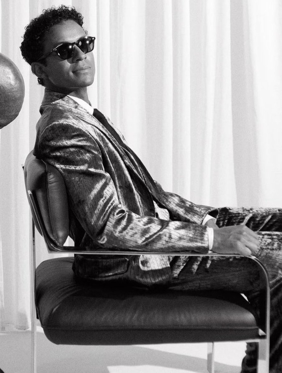 offtheliv's tweet photo. He’s SOOO fine https://t.co/YZXJWWG7GM