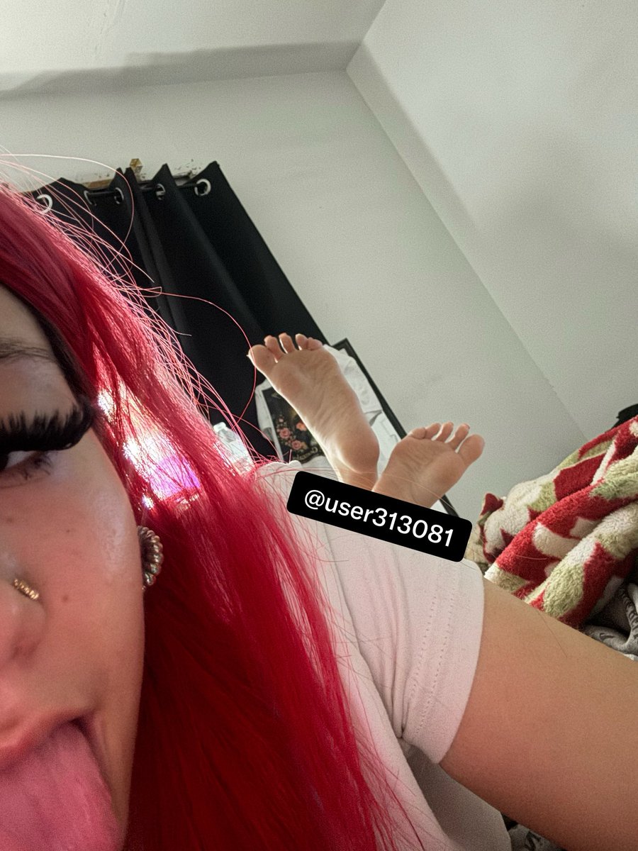 user313081's tweet photo. come and lick them 👅 #feetfetish #teen #latina #young #feet #nsfwtwtًً #paypig https://t.co/zUDaukIhnL