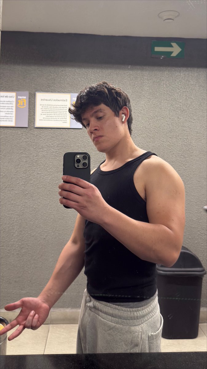 r_i_cc's tweet photo. tricep destruido ✔️ https://t.co/8FIlzfbOoQ