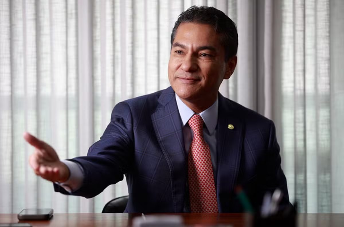 RicardoRoveran's tweet photo. Marcos Pereira, presidente do Republicanos, representante da Igreja Universal, vai nos explicar o apoio aos comunistas?

Os fiéis sabem que vocês traíram os cristãos?

Marquem o pastor até ele responder. https://t.co/CeRmWx3aWn