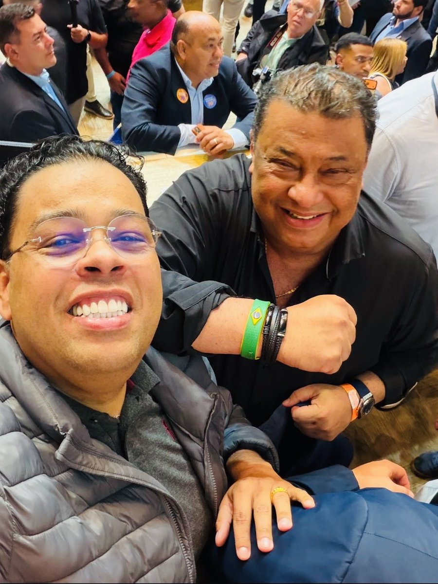 colunadomarcelo's tweet photo. Momento histórico do Brasil nesta convenção nacional do @avante70 

#Apresentador #DiMorais https://t.co/sNrvi7TWgC