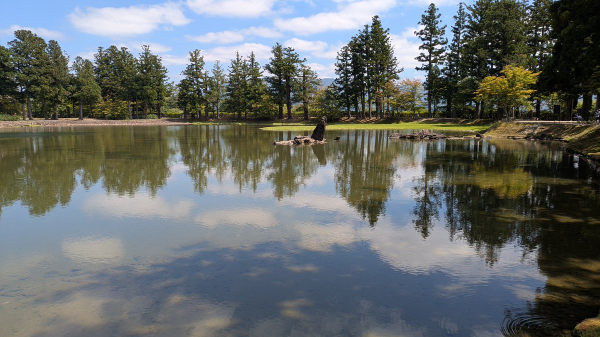 slsubaru's tweet photo. 毛越寺に来ました。
「もうえつじ」ではなく「もうつうじ」と呼びます。
ここの日本庭園がすごい😄
あと、5月の第4日曜日には曲水の宴が再現されるそうです。
うわ、見てみたい😆
#岩手旅行 #毛越寺 https://t.co/IrhhV9YRq9