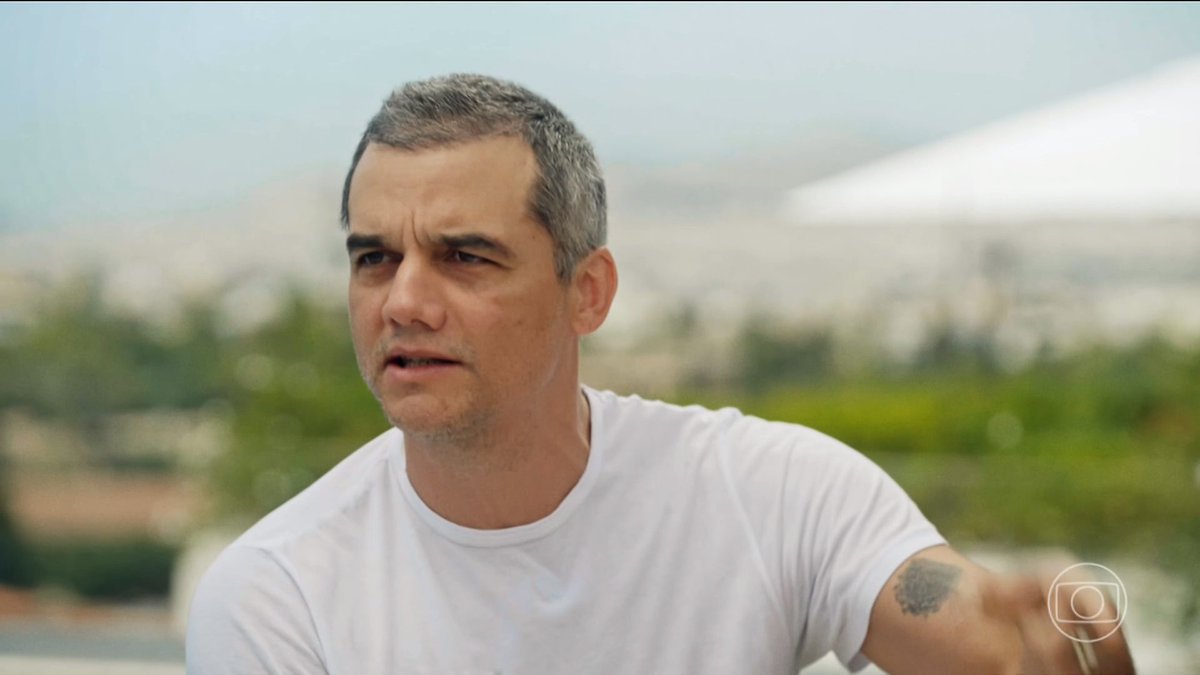 ZAMENZA's tweet photo. Wagner Moura: "Ah, você é um hipócrita porque tá tomando vinho, mas quer que as pessoas na favela sejam tratadas com decência. EU NÃO ENTENDO ESSA CRÍTICA. Não existe esse portal. Prosperei porque em Salvador nos anos 80 tinha lei de incentivo a cultura que fizeram com que eu, Lázaro Ramos e Vladmir Brichta trabalhassem." #ConversacomBial
