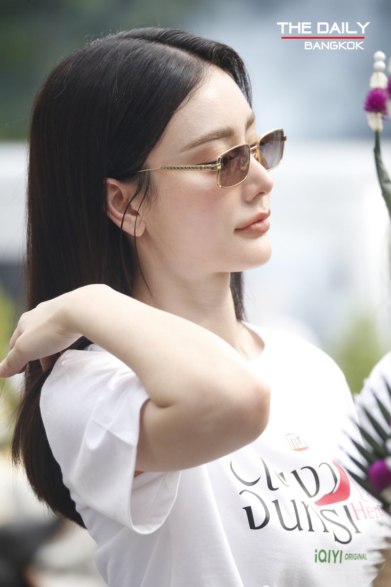 thedailybkk's tweet photo. 'มีนา–ริณา' ในงาน บวงสรวงซีรีส์ iQIYI Original "Under Her Rules ใต้เงาจันทรา"

UNDER HER RULES BLESSING
#บวงสรวงใต้เงาจันทรา
#มีนาริณา #meenaxrina
#มีนเบ้บ #meenbabe
#UnderHerRulesTheSeries
#ใต้เงาจันทรา https://t.co/dH0YjrzCax