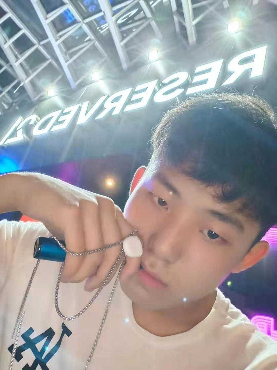 Leonard83523804's tweet photo. 原创 沈阳大屌男高体育生 
是我迄今为止见过性欲最旺盛的弟弟 每天固定一次已成家常便饭 欲望大的时候更是要射五六次 即使每天都要排精 精液也是源源不断的从大屌中流出 稍微忍耐两天不射更是化身高射炮迸发有力
完整版111min 多次射
#大屌 #男高 #射精 #洗澡 https://t.co/vpTxetj3he