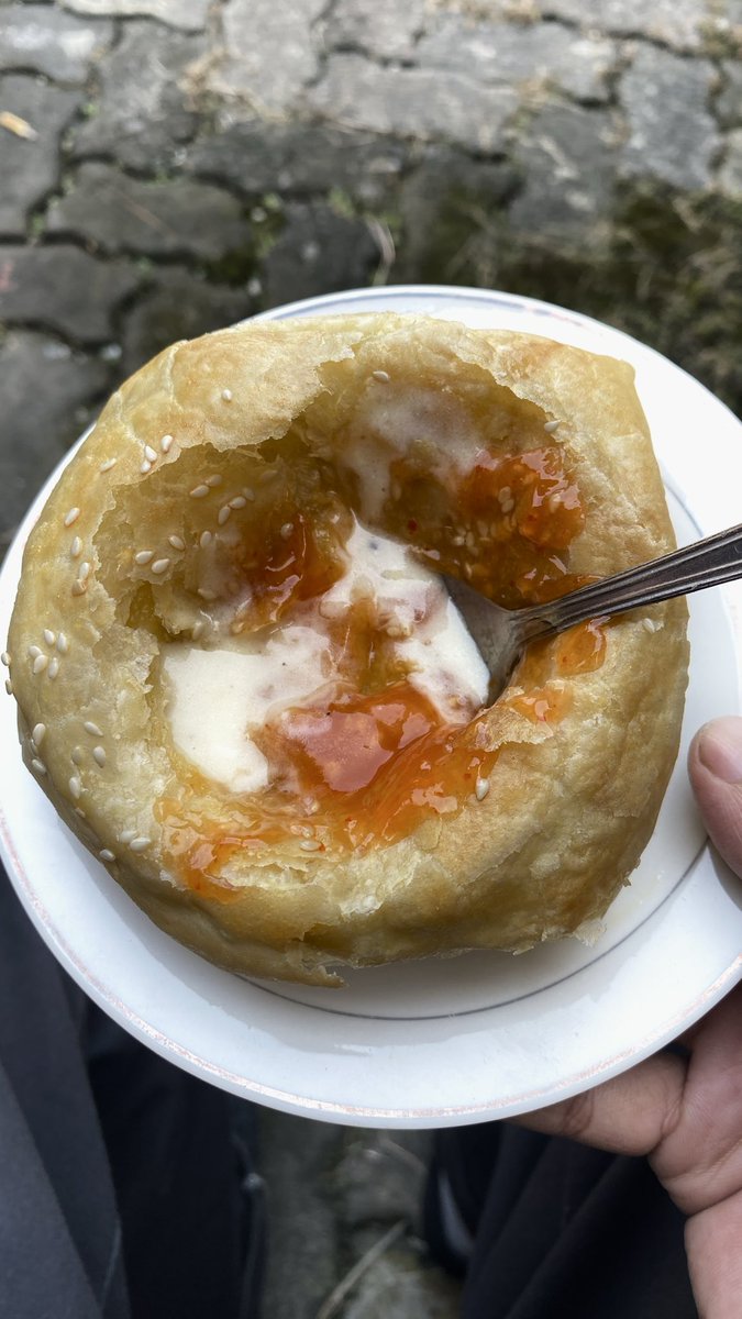yifunn's tweet photo. sarapan , tapi gatau iki opo rek? https://t.co/Q7ErytQSfg