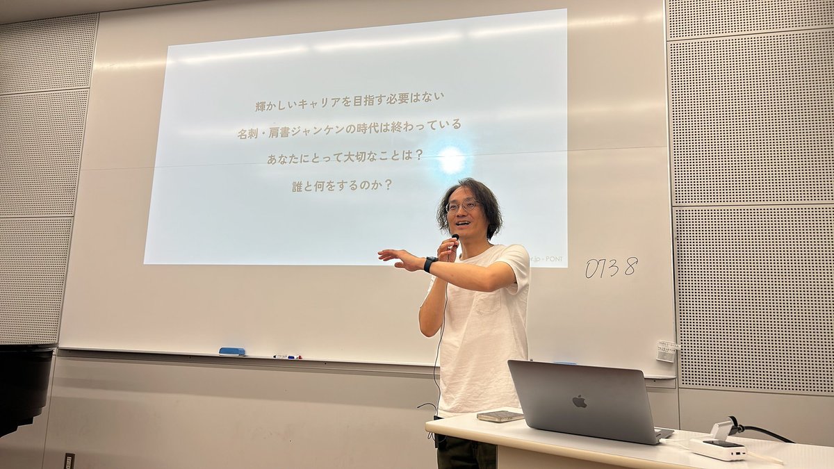 freelance_jp's tweet photo. 「仕事と暮らし、どう両立してる？」
「フリーランス同士のパートナーシップって実際どう？」

���リーランスカップルのリアルな関係性や働き方を伺う
連載『フリーランスなふたり』🤝✨

今回ご登場いただくのは、プロフェッショナルコーチとして活動する岡部友理子さん(@ocapiiii)・谷内真裕さん(@tany3_)ご夫妻です！

「性格や考え方が全然違う！」と笑うおふたり。
エンジニア/デザイナーを経て、ご結婚前からそれぞれがフリーランスのコーチとして自分らしい働き方を築いていました💡

そんなふたりが違いを楽しみ、ともに暮らしを作り、子育てができるのは、日常に「対話の文化」があるからだそう。

自分らしい働き方の軌跡や、パートナーと心地よく歩むための対話の秘訣をたっぷり伺いました🎤✨

▼記事はこちらからお読みいただけます！
https://t.co/duDxJkz1Au