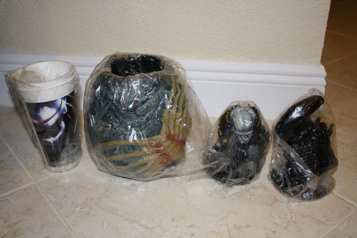 AVPAlo's tweet photo. The 'AVP' Aliens vs Predator (2004) Thailand international exclusive popcorn bucket

Did you know about this? https://t.co/pE9pBtJsoX