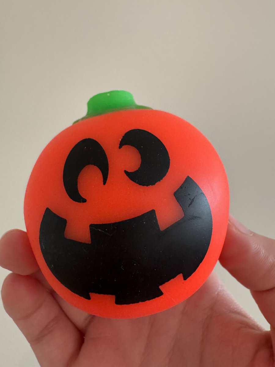 0922spongebob's tweet photo. 夫にハロウィンバージョンのNeedohプレゼント🎁
子供のように喜んでて買うかめちゃ迷ったけどはしゃいでたからよかった🤣💖 https://t.co/SfATKRAT5j