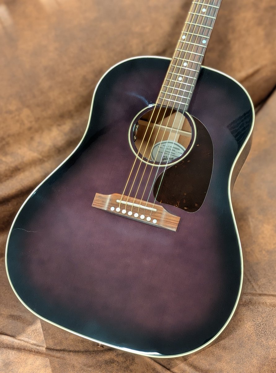 kurosawangy_AG's tweet photo. 夏にぴったりな1本がやってきましたよー
J-45のカラバリめちゃ増えてきました😀

#Gibson #ギブソン
#アコギ #ギター https://t.co/jE84JzZdaX