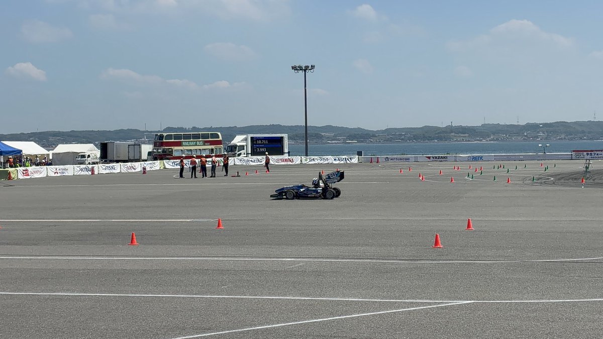 Chiba_Formula's tweet photo. 午前後半の走行枠でアクセラ走行を実施しました。
直前に、昨年出した日本記録3.967秒を更新された状態でのラスト走行、2年連続で3秒台を出すことはできましたが、日本一の座を明け渡すことになってしまいました。
悔しいっっっ!!!!!!
#学生フォーミュラ
#FSAE
#CUFP https://t.co/TDYHa6jIEY