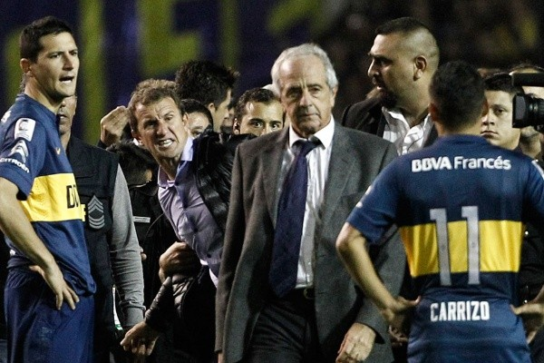 PabloGar32's tweet photo. @pv12ok @BocaJrsSports se votó a Riquelme porque del otro lado había un hincha de Huracán que no defendía al club en Conmebol y D'onofrio se canso de ganarnos en los escritorios. No te olvides que la Bombonera era el patio de D'onofio... https://t.co/oWPUx0znsd