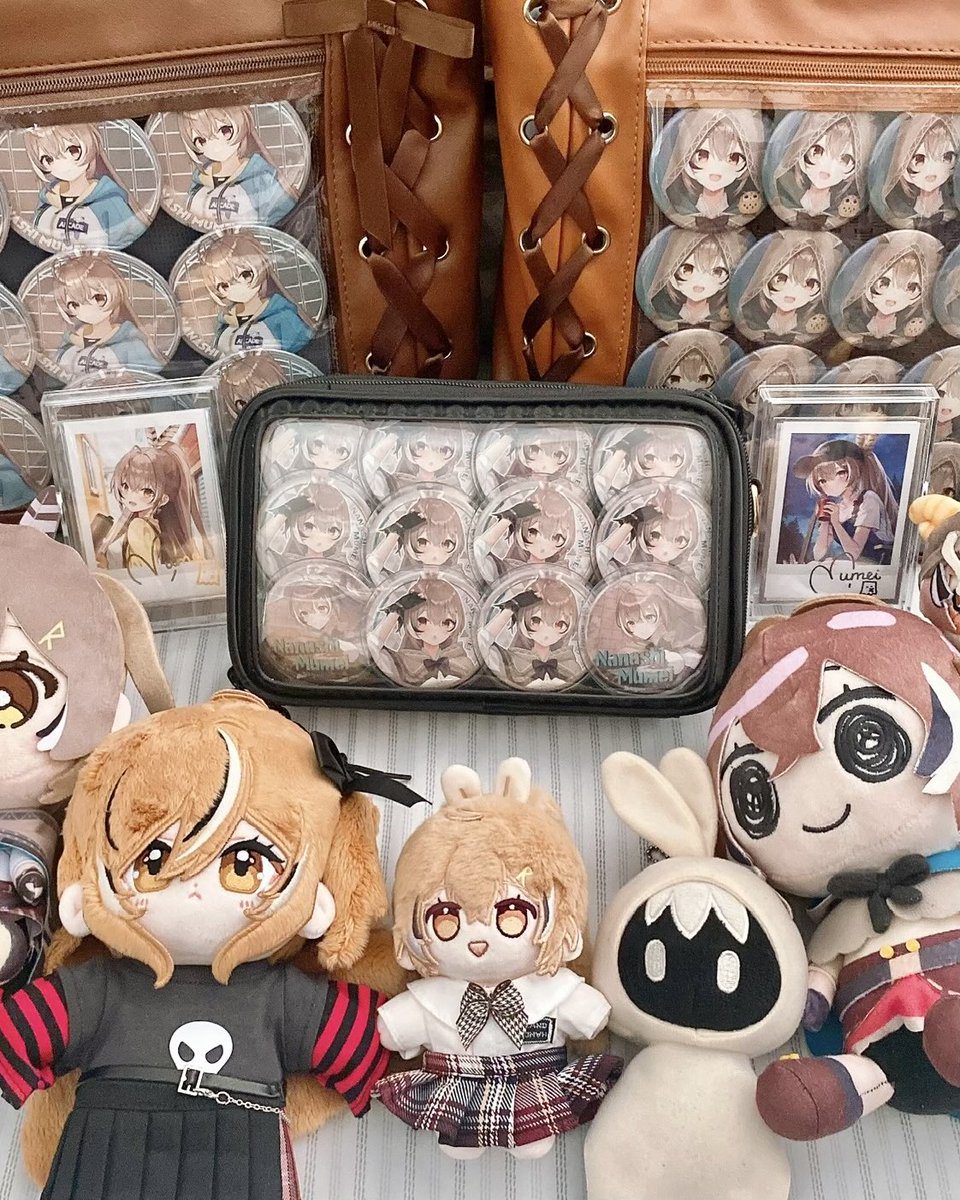 coskeira's tweet photo. Does anyone have two of these specific can badges to spare?  💔(╥ ᴗ ╥)🧎🏻‍♀️ https://t.co/o0lrSDs7v2