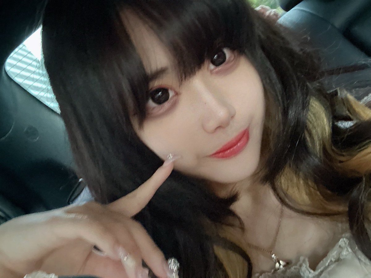 Tama_chan0317_'s tweet photo. あたしは出目で良かったｗｗｗ（整形済）

1枚目　静止画
2枚目　ダウンタイム明け直ぐの安定してない頃 https://t.co/eno1GeMdYP