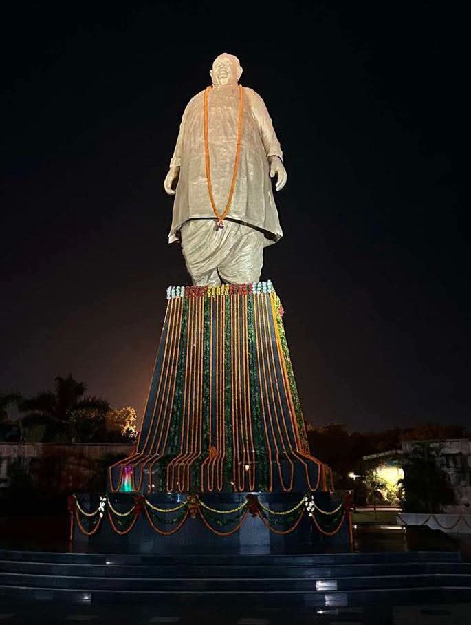 Anandyadav1001's tweet photo. समाजवादी नेता छोटे लोहिया श्री जनेश्वर मिश्र जी की जयंती पर कोटि-कोटि नमन। https://t.co/7mNRLNtBDV
