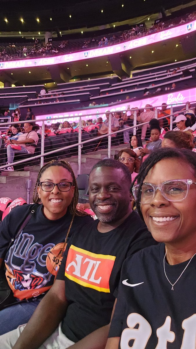 JsQuick3Pod's tweet photo. Truly enjoyed myself at #BarbieNight ! Got to kick it with my people @AutumnTheAries &amp; @12kyle .  I was able to see my friend @SummerDC_  again.  AND I got to meet the homie @cwhitney90 !! Look how The Barbie brings people together! 🔥 https://t.co/fCtGp3jseQ