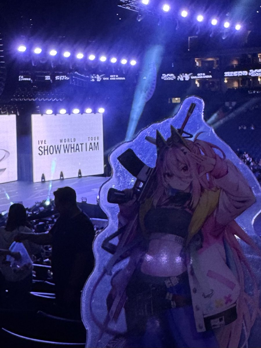 MayuVirus's tweet photo. i’m rikuing at tha ive concert 🥰 #RikuCasts https://t.co/KNSyrHq3dW