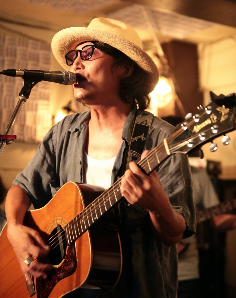 tanakiss43's tweet photo. いよいよ明日、開催「小さい図書館7」
タイムテーブルを発表します

open 19:00

19:30〜 棚木竜介
〈転換10分〉
20:15〜 三輪二郎
〈転換10分〉
21:00〜 中村ジョー

21:45 終演、バータイム

ご予約まだ受付中🧚
https://t.co/wImoXGLM5x https://t.co/HYiOs3kAIK