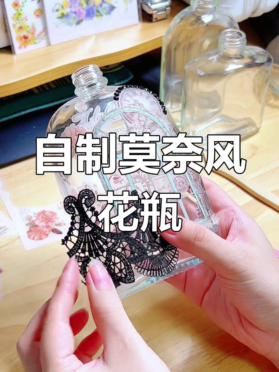 sjdufush's tweet photo. 【旧物新生】喝完的玻璃饮料瓶别丢！把瓶口剪平，套上网购剩的防尘布，秒变桌面清新小花瓶 还能给笔具做收纳，实用又不花钱～ https://t.co/ul5nX9r0kG