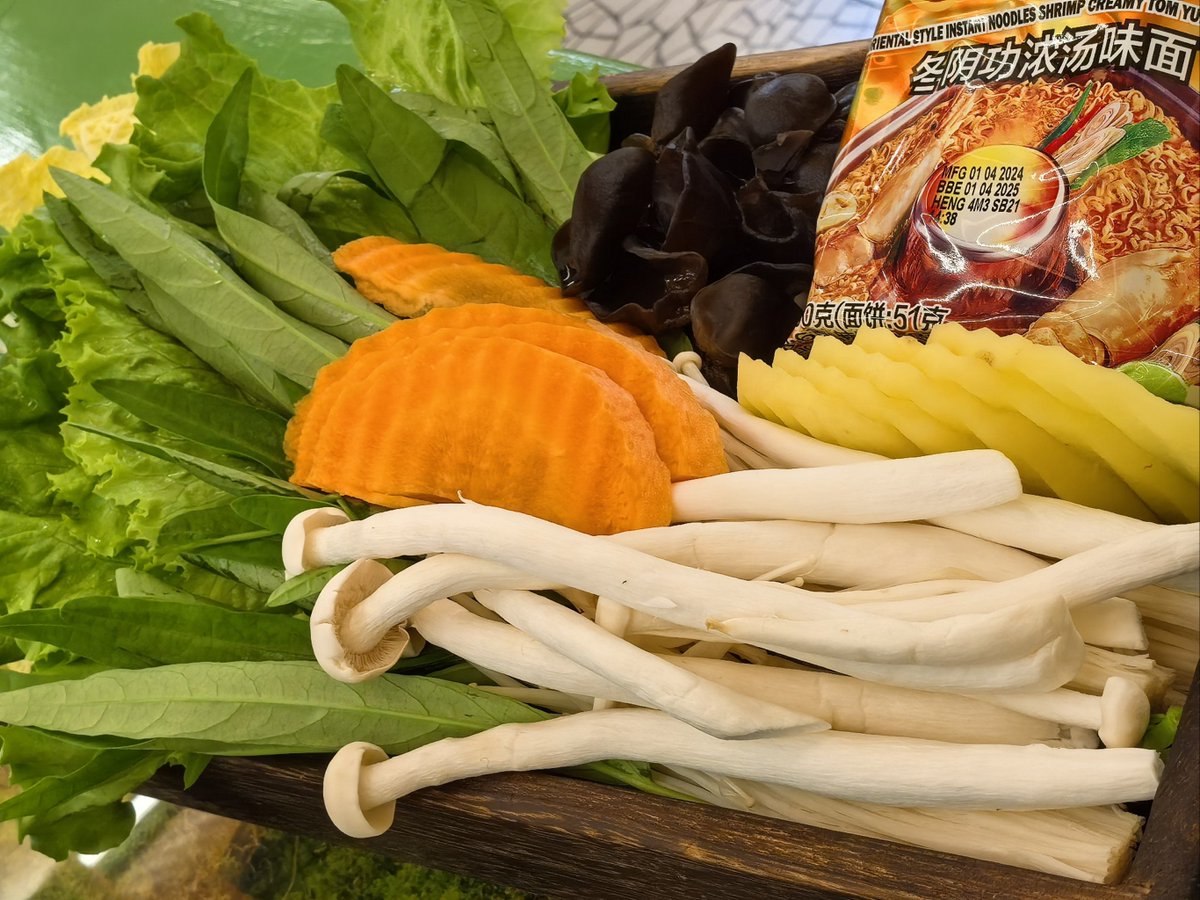 gimchanggy2368's tweet photo. 周末解锁异域风味｜冬阴功汤的酸辣香直钻鼻腔，配Q弹虾滑超绝 想把东南亚的夏日风情一口闷进嘴里！， https://t.co/S8Z7MNj4wW